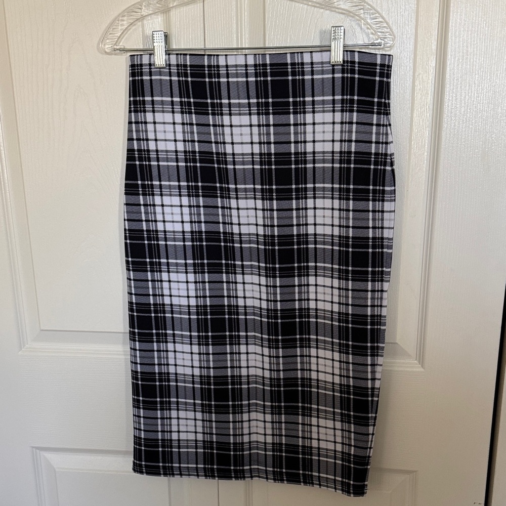 Sequin Hearts Black and White Plaid Pencil Skirt